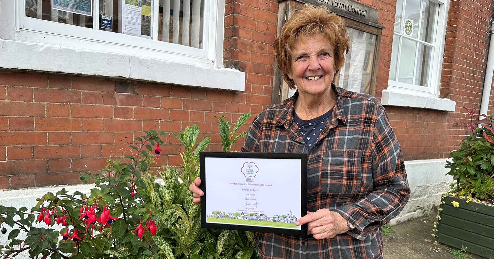 Cllr Viv Parry with the Ludlow in Bloom award